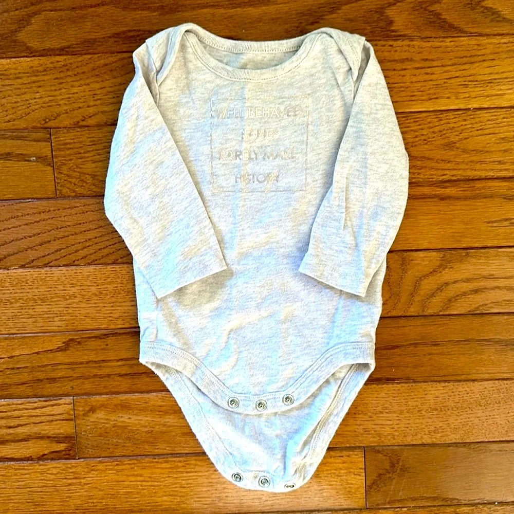 👶🏻 “Well Behaved Babies Rarely Make History” onesie 3 mos girls jumping beans